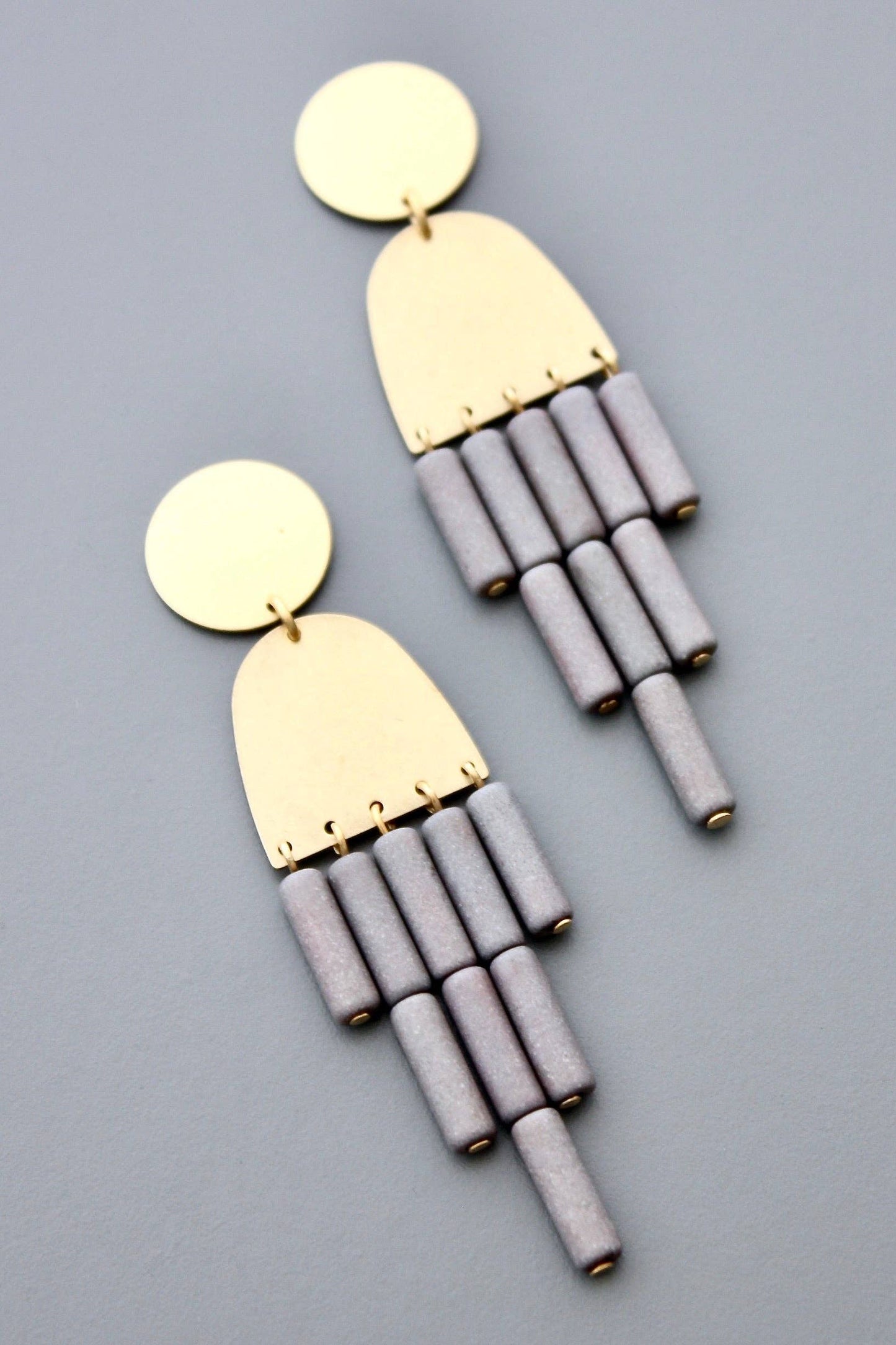 HYLE74 Geometric gray post earrings