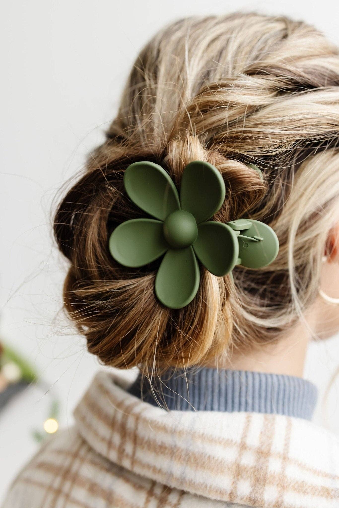 Flower Claw Clip: Navy