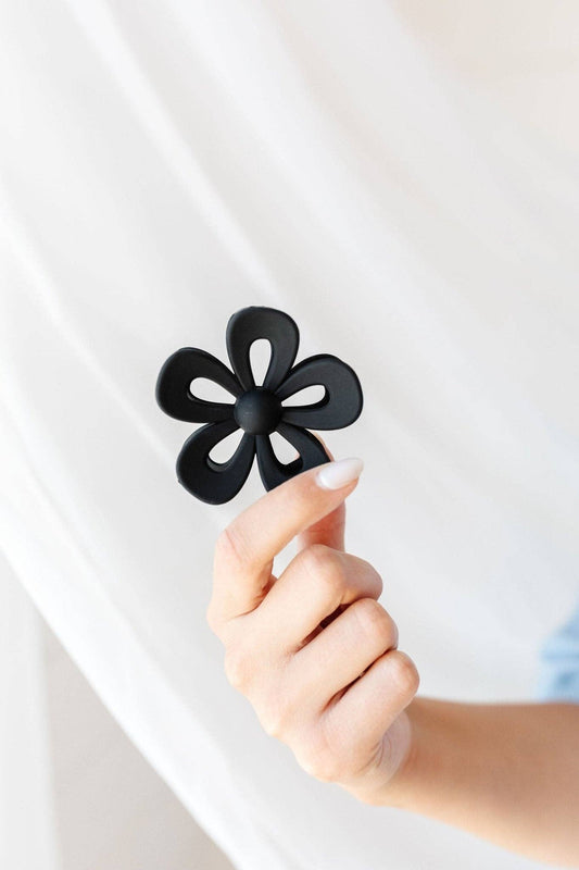 Cutout Flower Claw Clip: Black